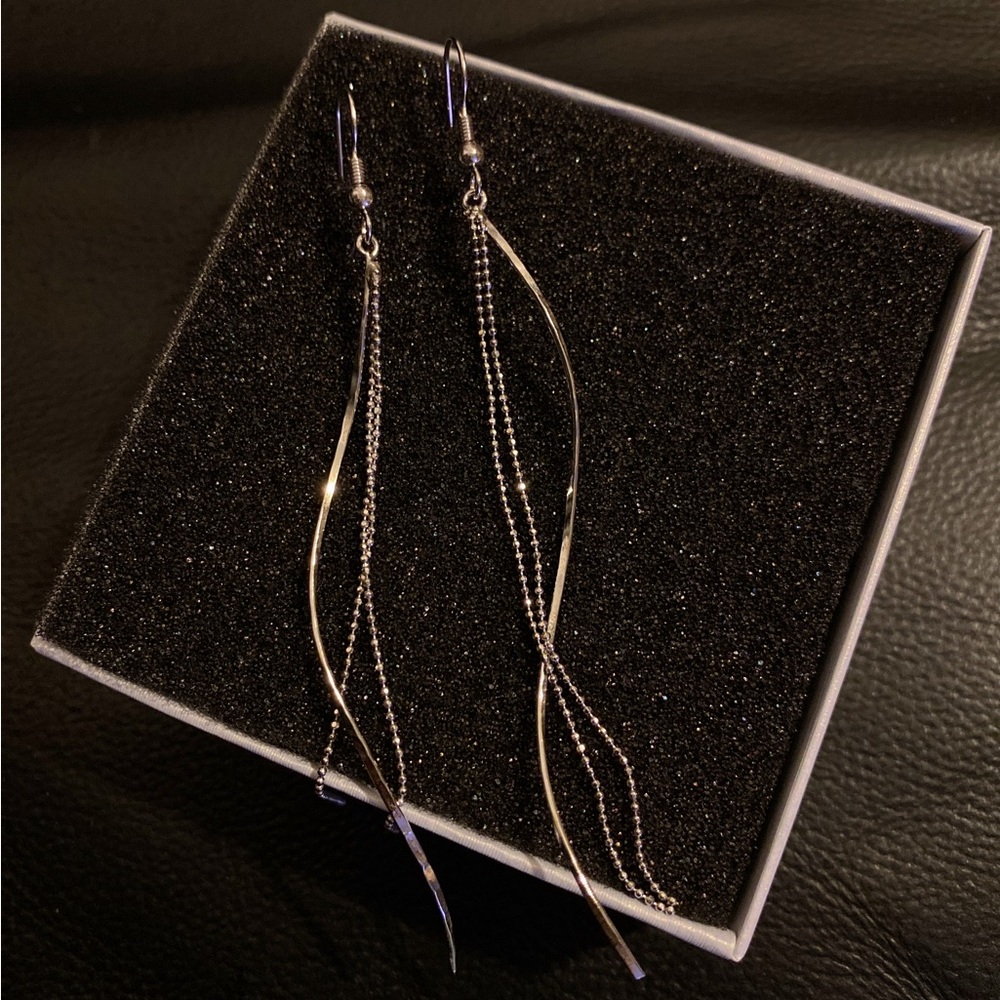NWOT Twisted wire drop earrings